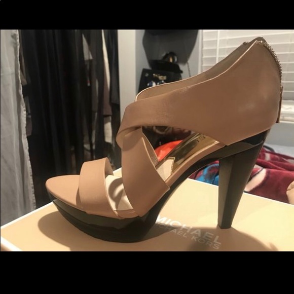 Michael Kors Shoes - ***SOLD*** Michael Kors Elena Platform heel
